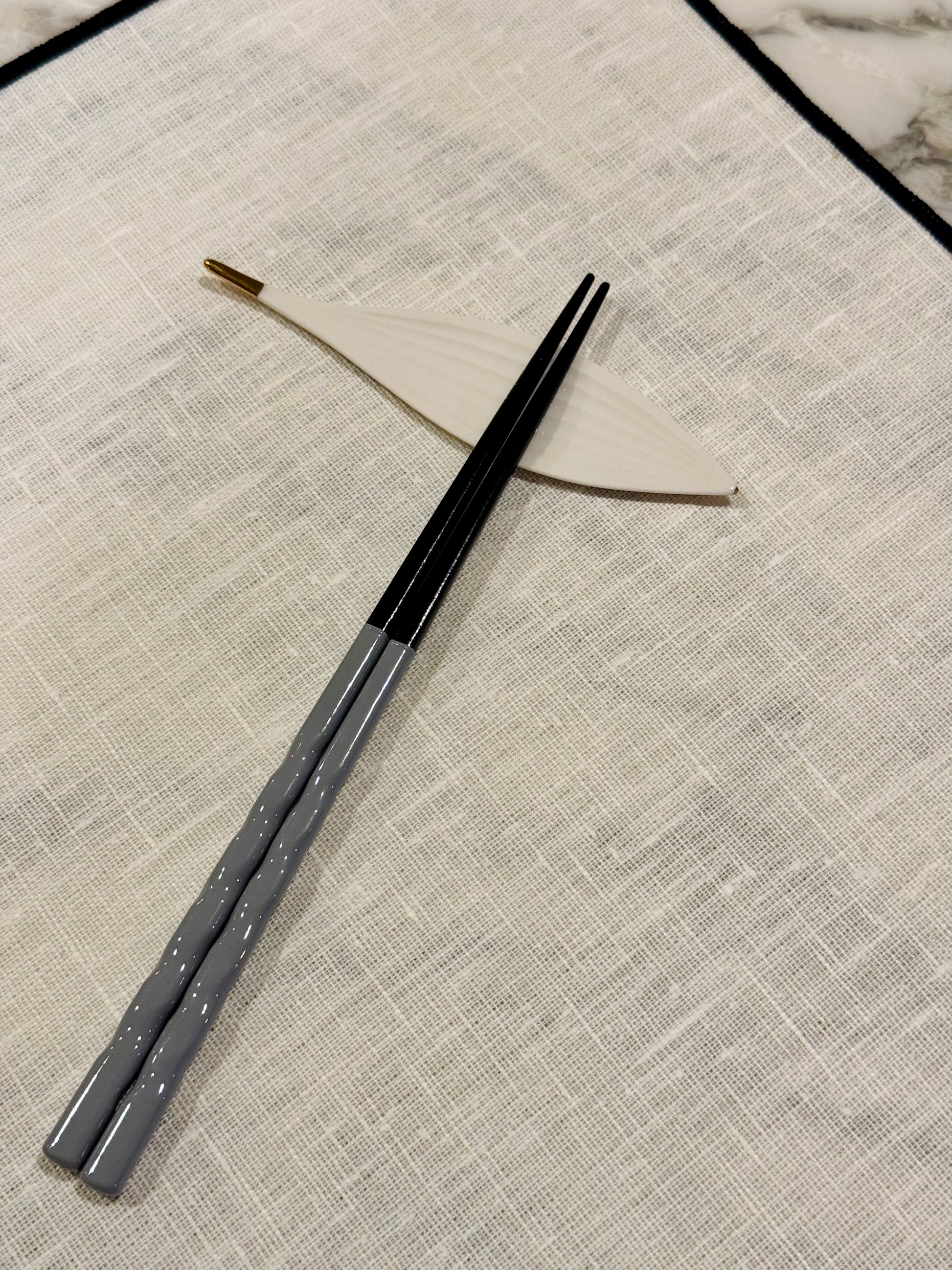 Twisted Pastel Ottchil Chopsticks (2 Colors)