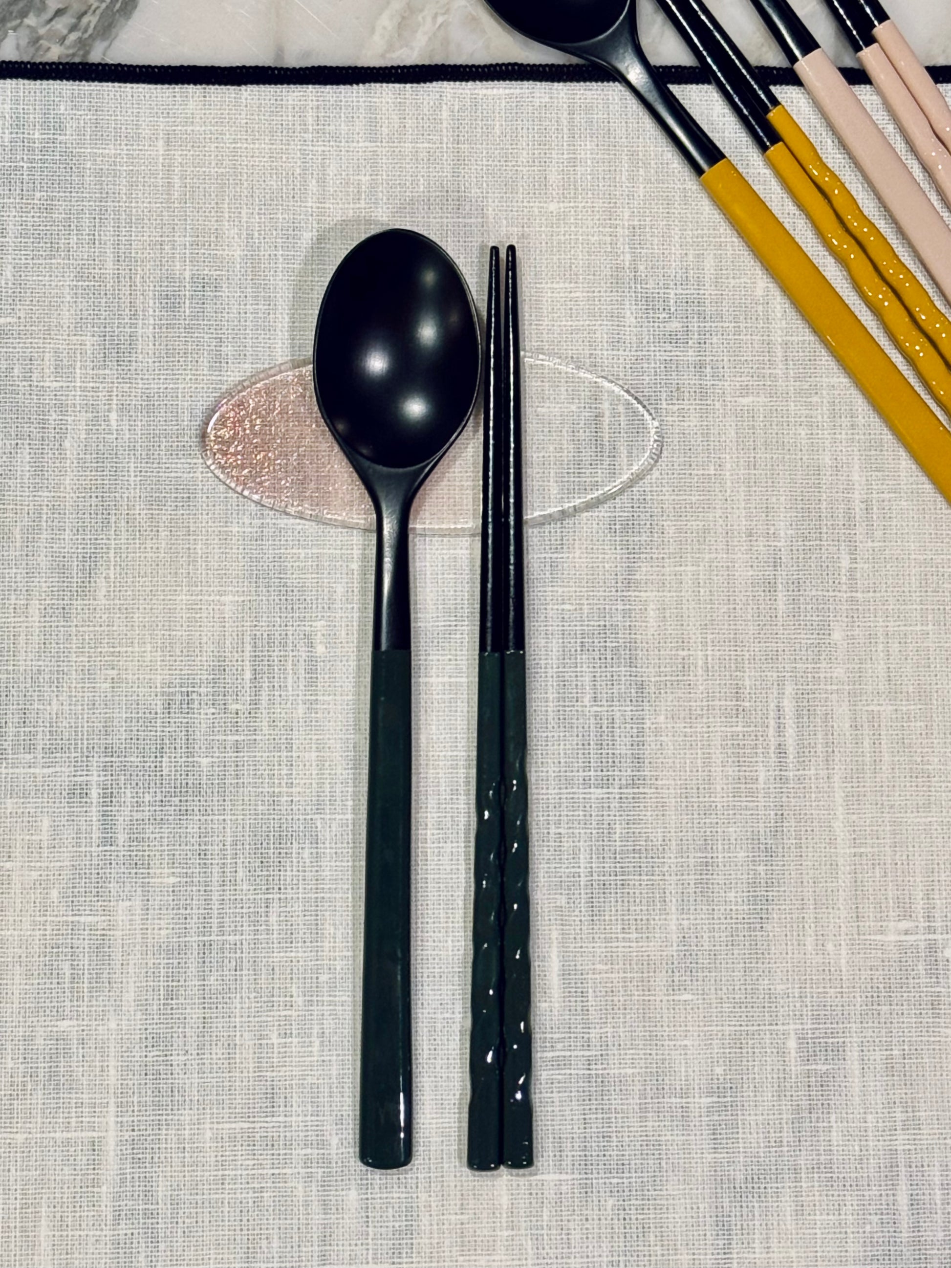 Twisted Pastel Ottchil Spoon and Chopsticks Set - Dark Green