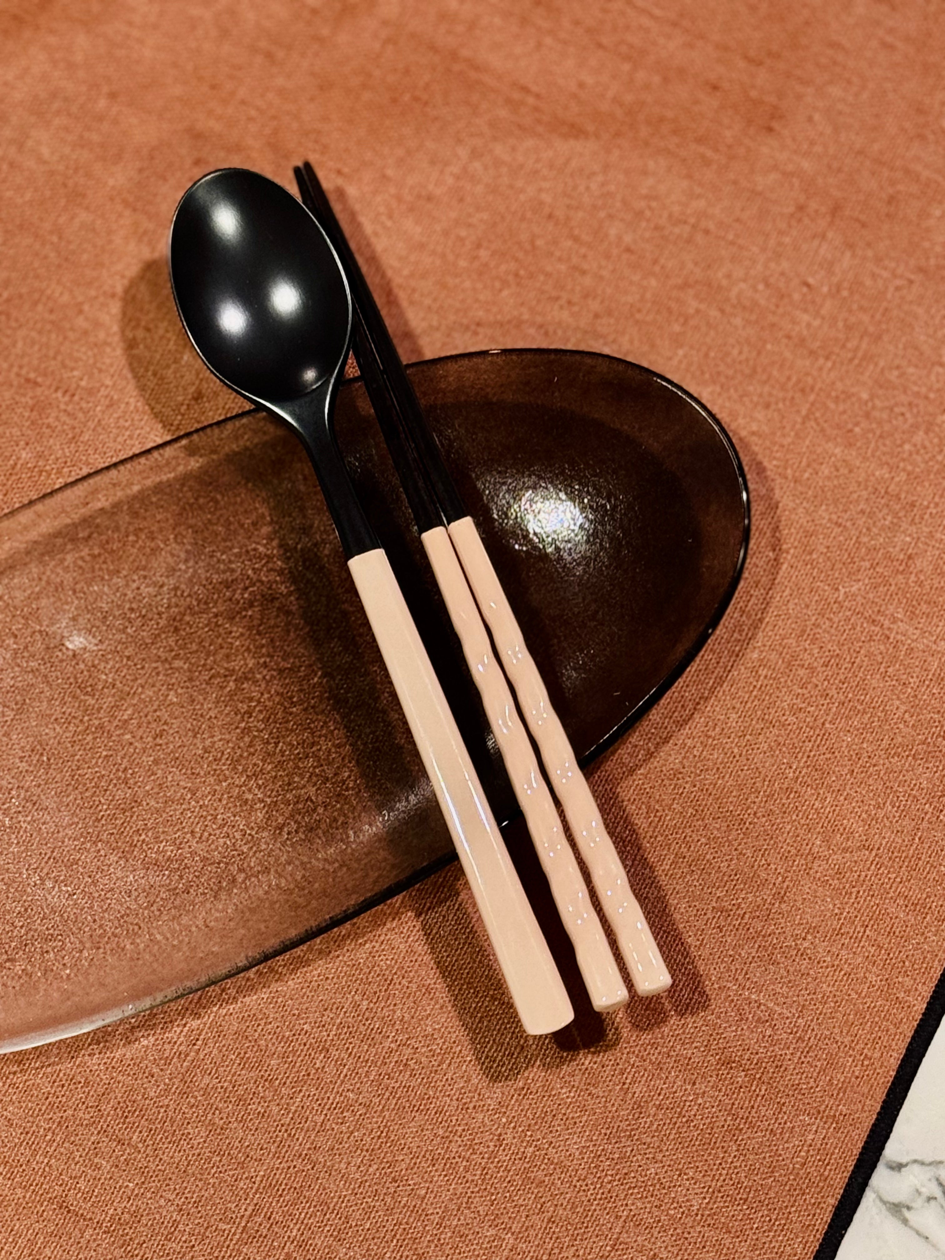 Twisted Pastel Ottchil Spoon and Chopsticks Set - Almond Beige