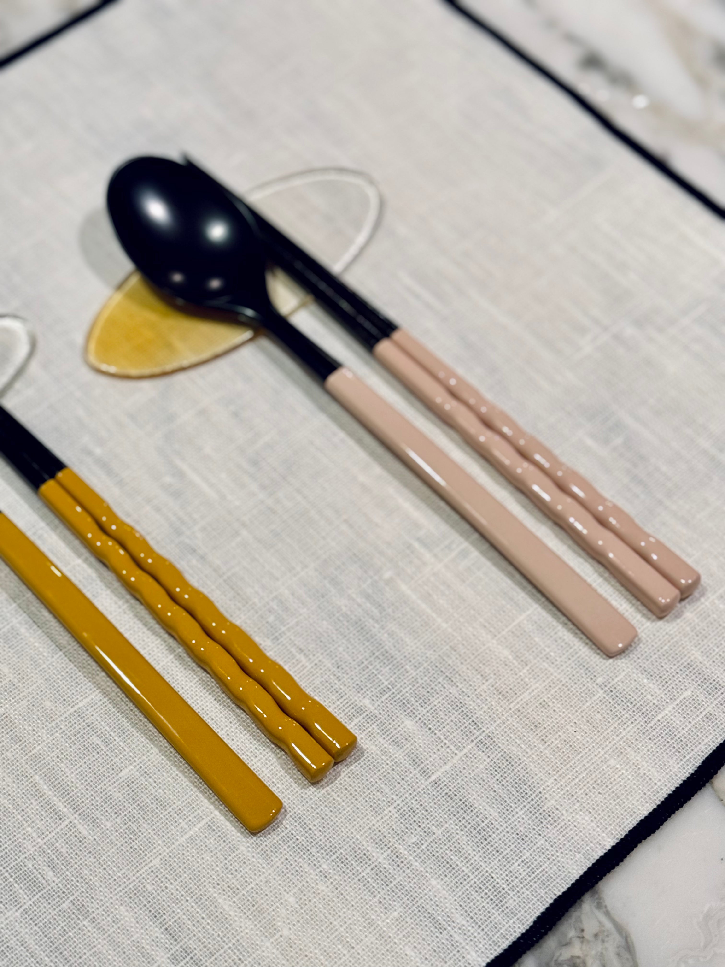 Twisted Pastel Ottchil Spoon and Chopsticks Set - Almond Beige