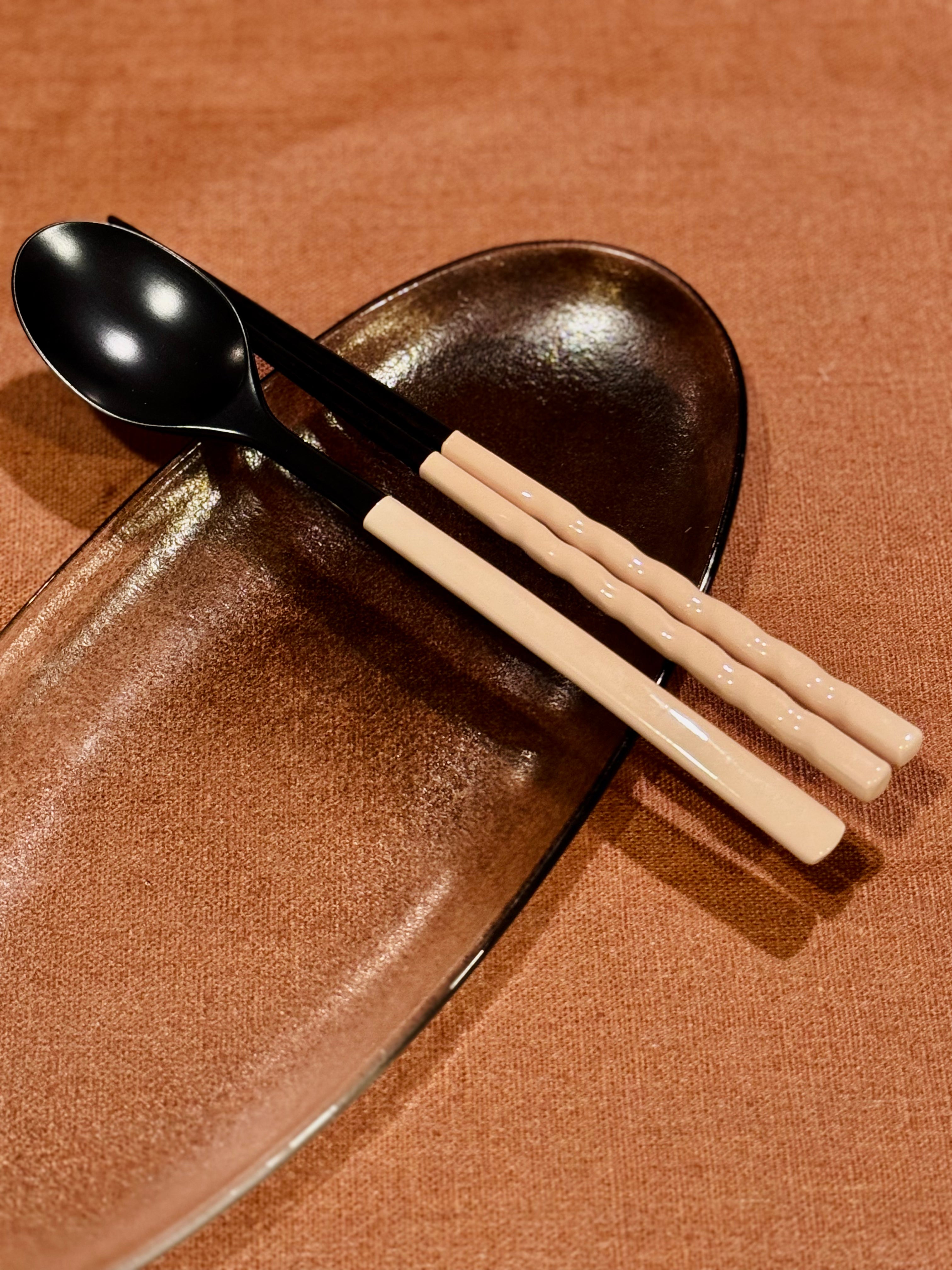 Twisted Pastel Ottchil Spoon and Chopsticks Set - Almond Beige