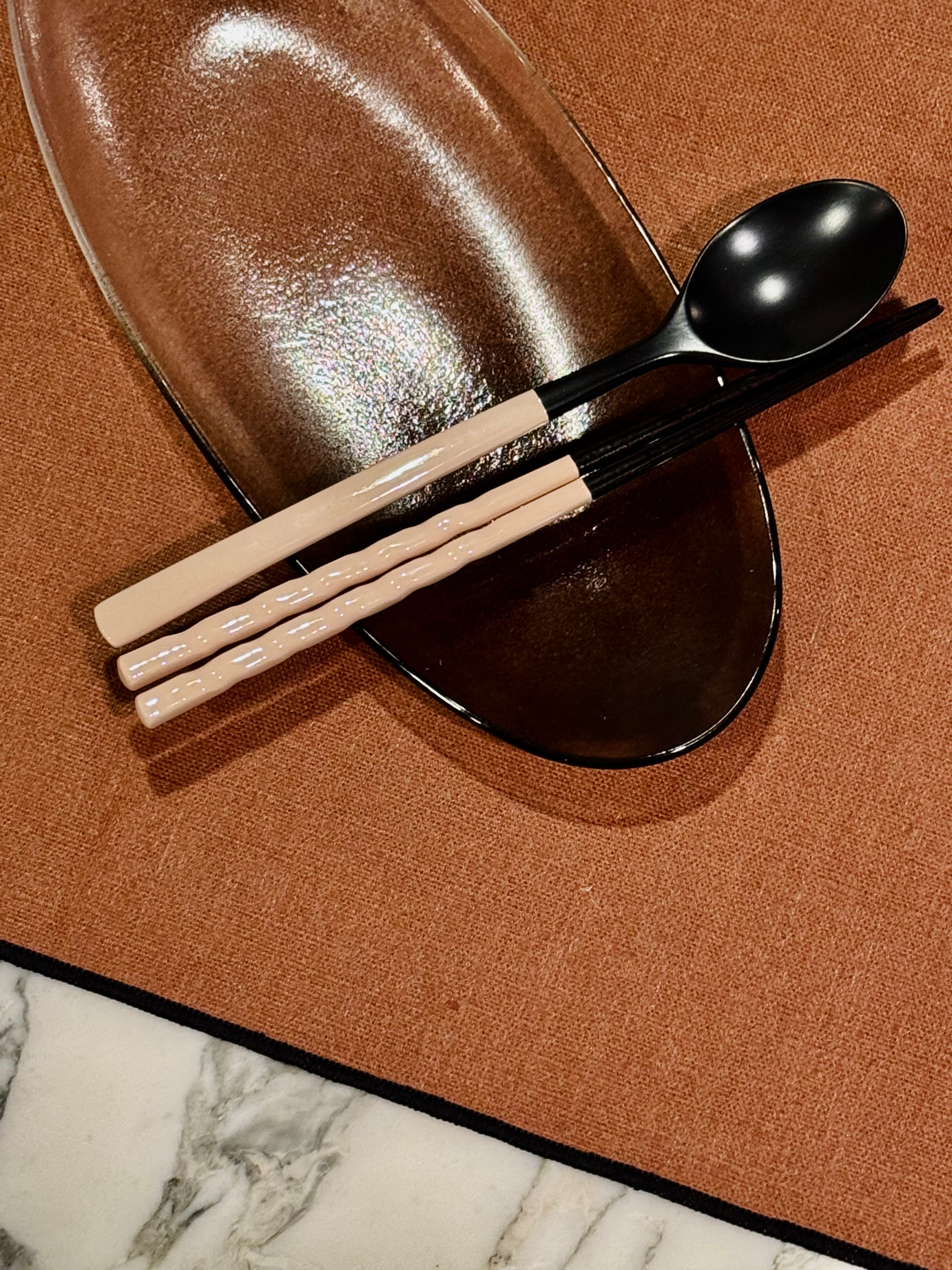 Twisted Pastel Ottchil Spoon and Chopsticks Set - Almond Beige