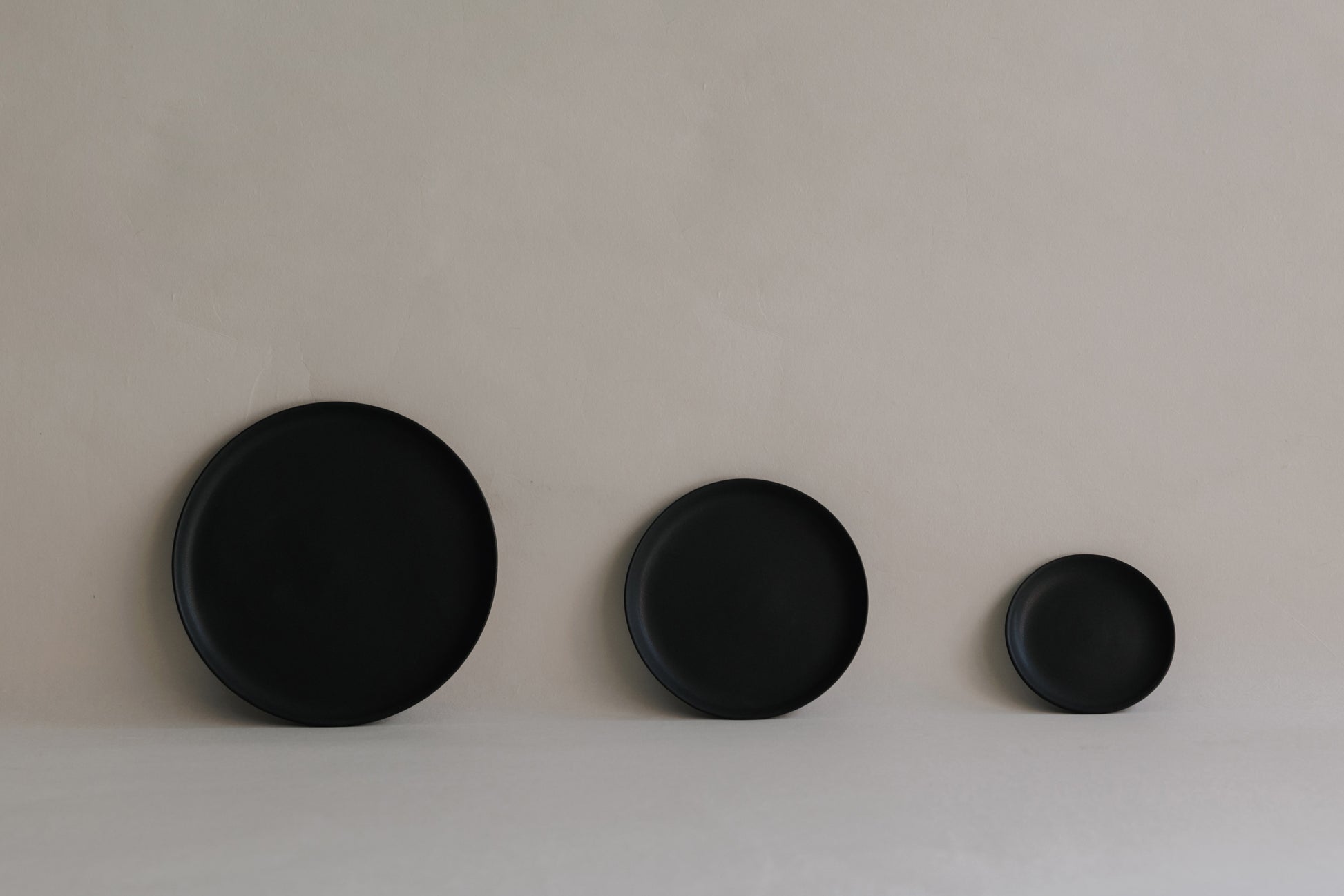 [Archive] Papier Round Plate - Black (3 Sizes)