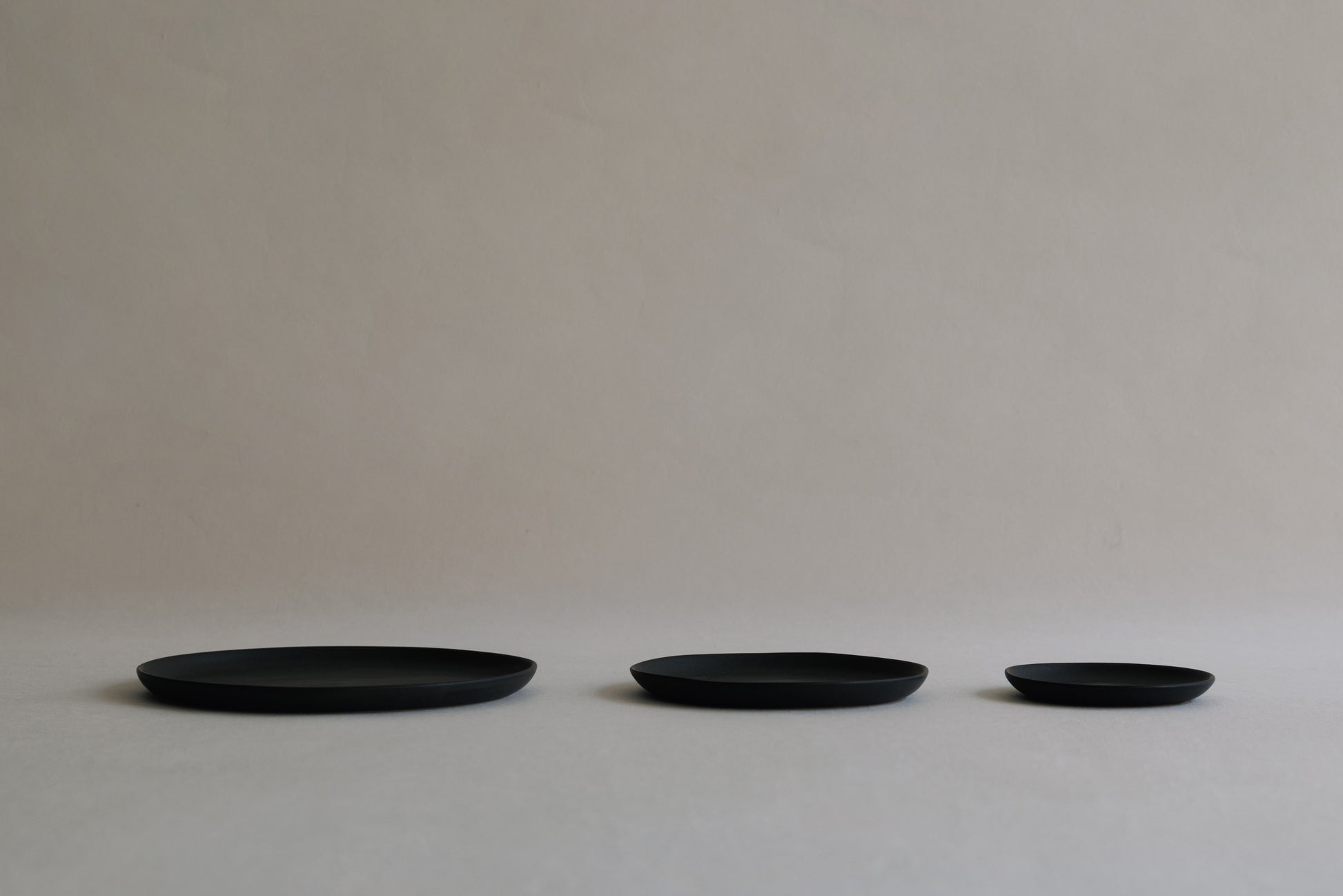 [Archive] Papier Round Plate - Black (3 Sizes)