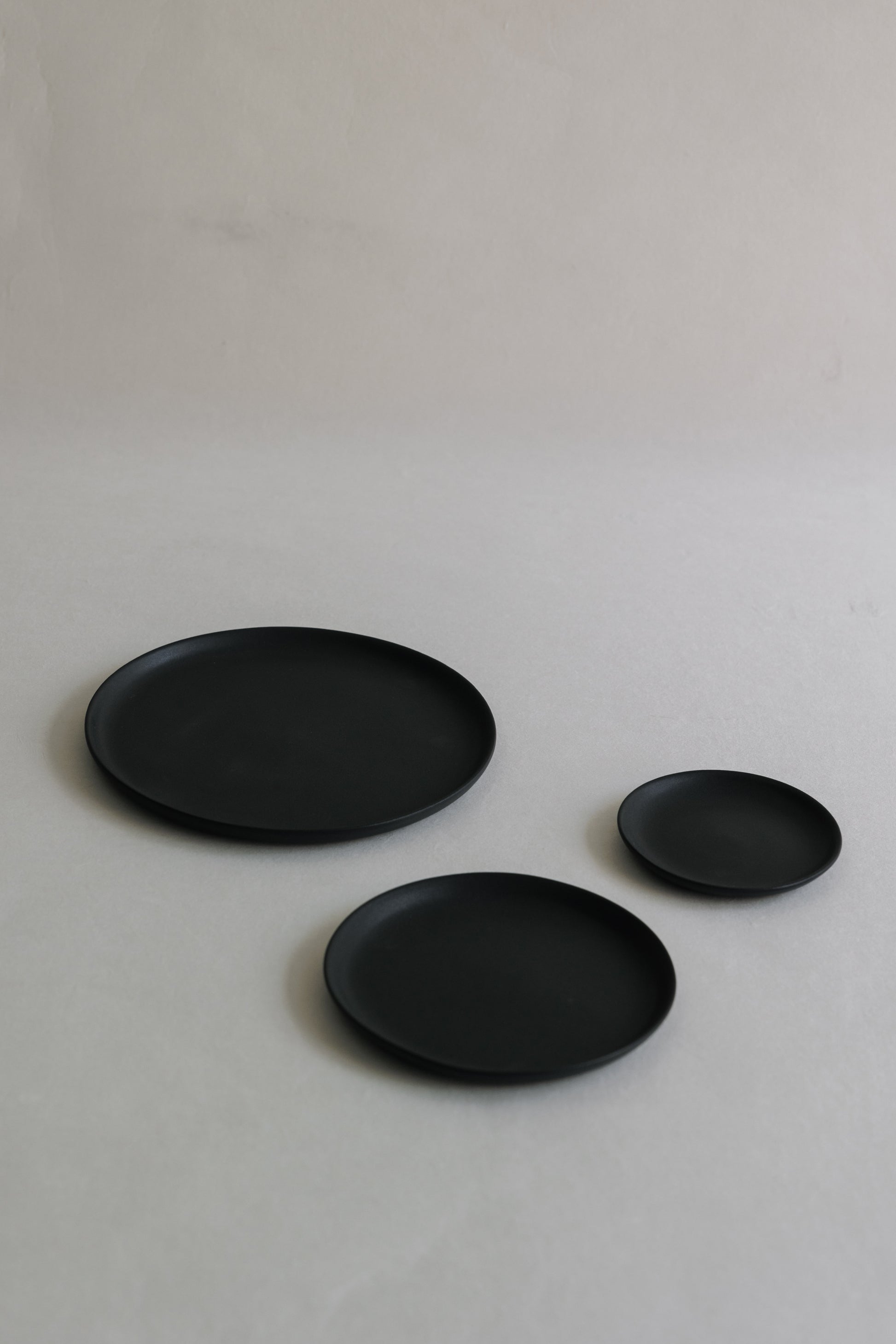 [Archive] Papier Round Plate - Black (3 Sizes)