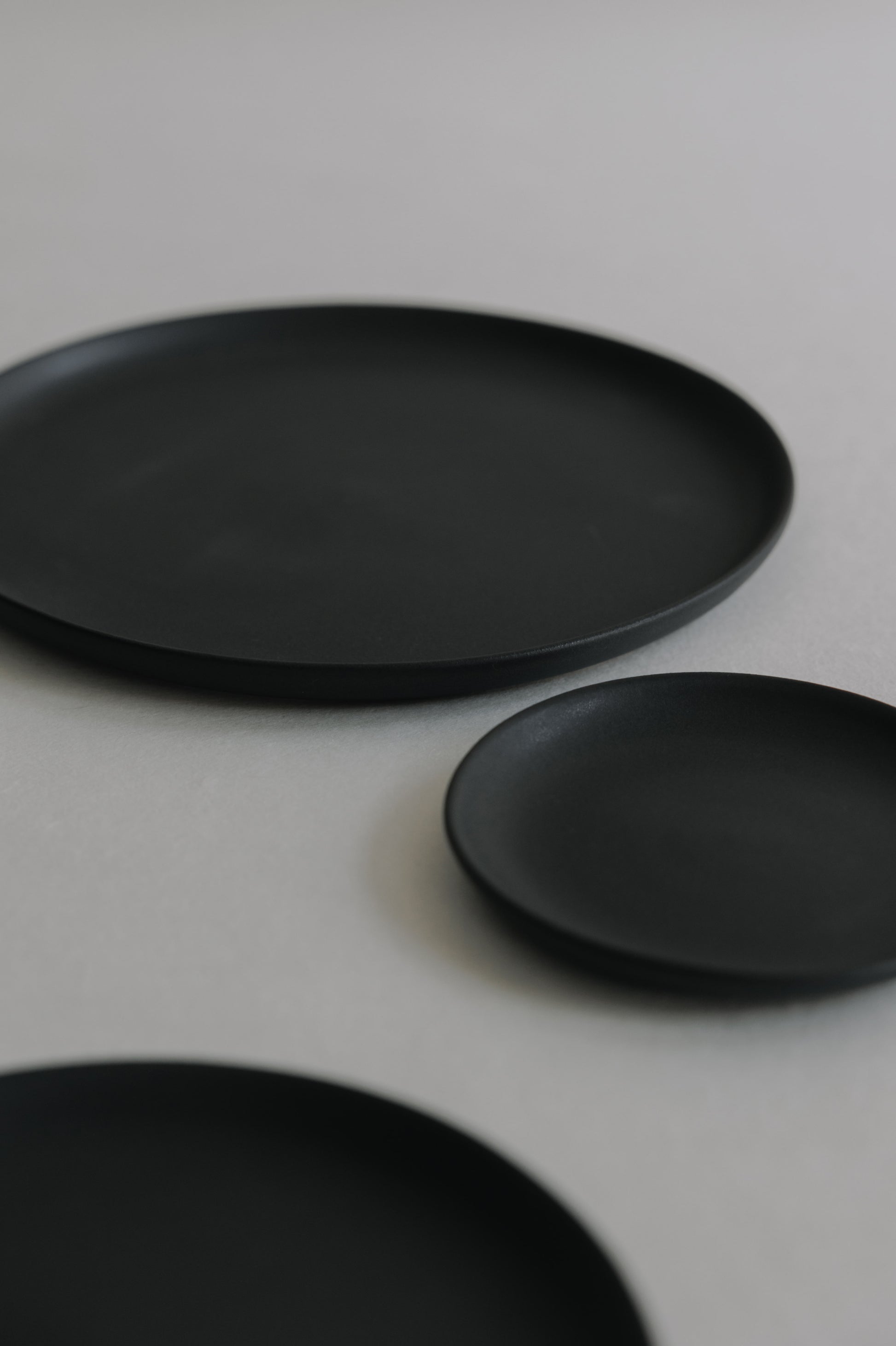 [Archive] Papier Round Plate - Black (3 Sizes)