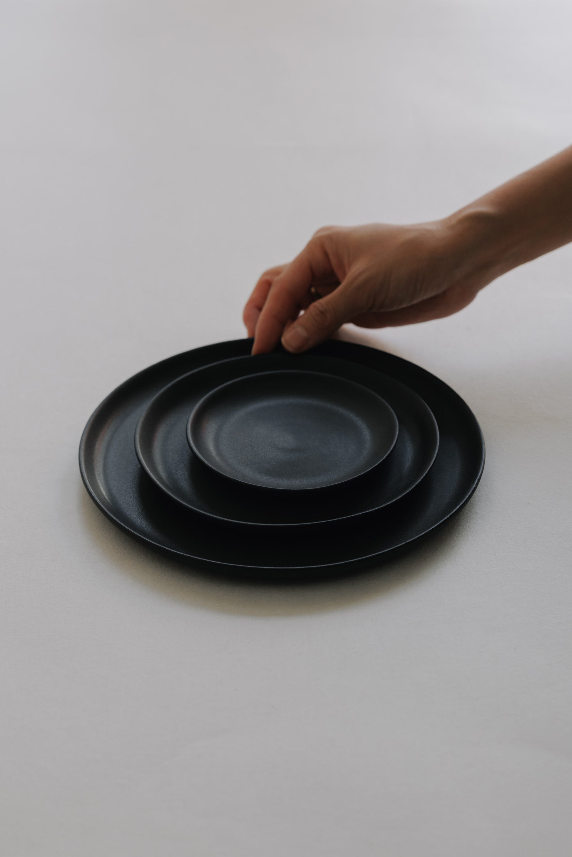 [Archive] Papier Round Plate - Black (3 Sizes)