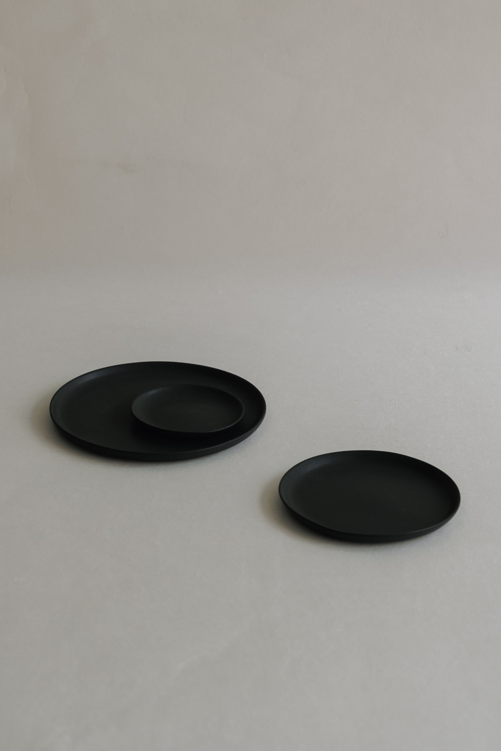 [Archive] Papier Round Plate - Black (3 Sizes)
