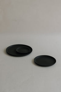 Papier Round Plate - Black (3 Sizes)