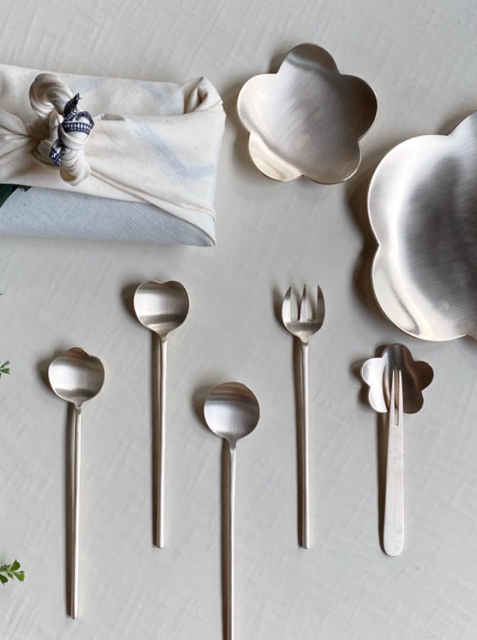 [Archive] Brass Flower Cutlery Rest