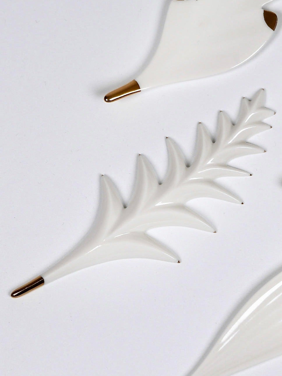 Leaf Cutlery Rest - White