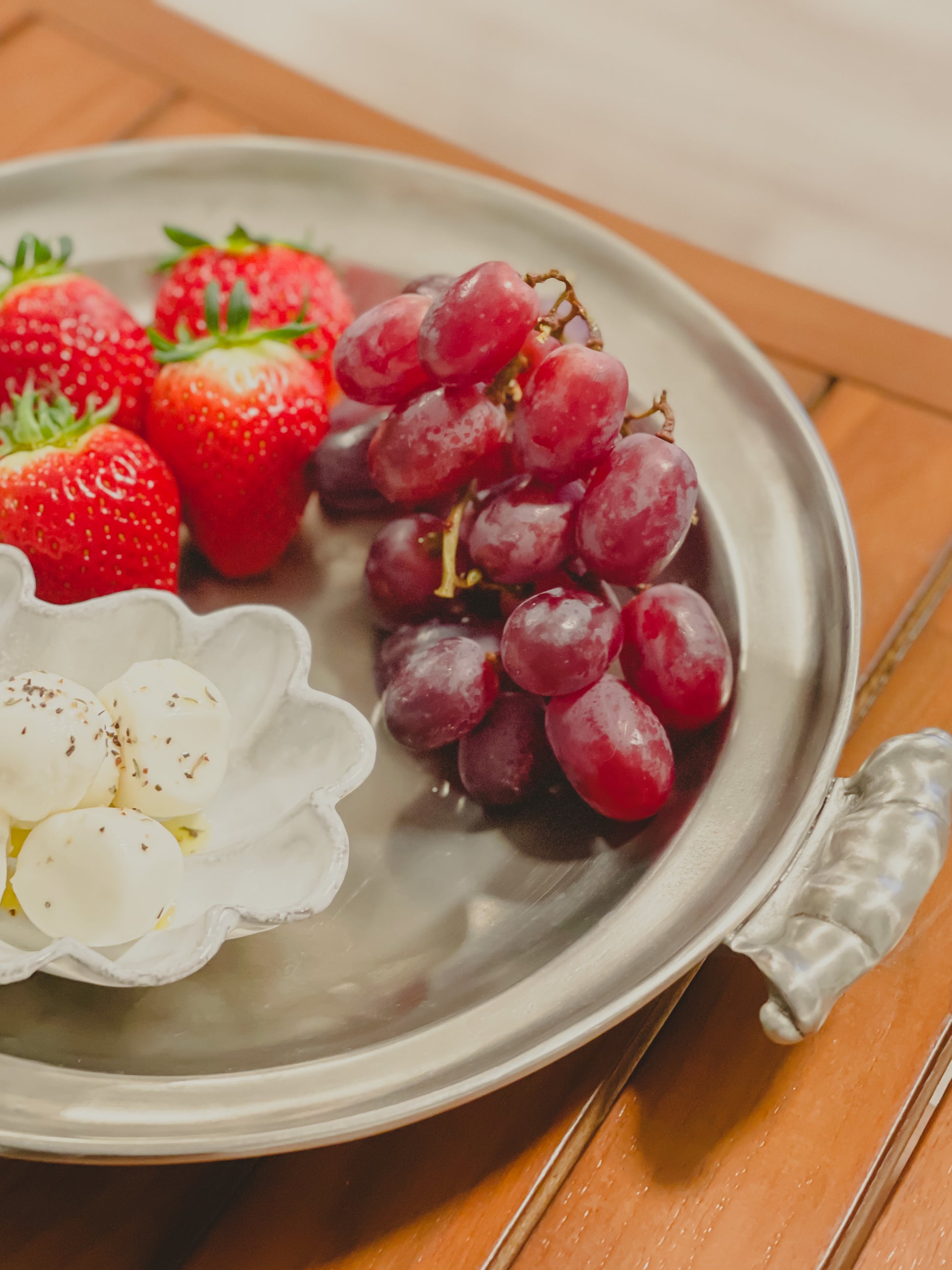 [Archive] Round Low Bowl w/ Scroll Handles