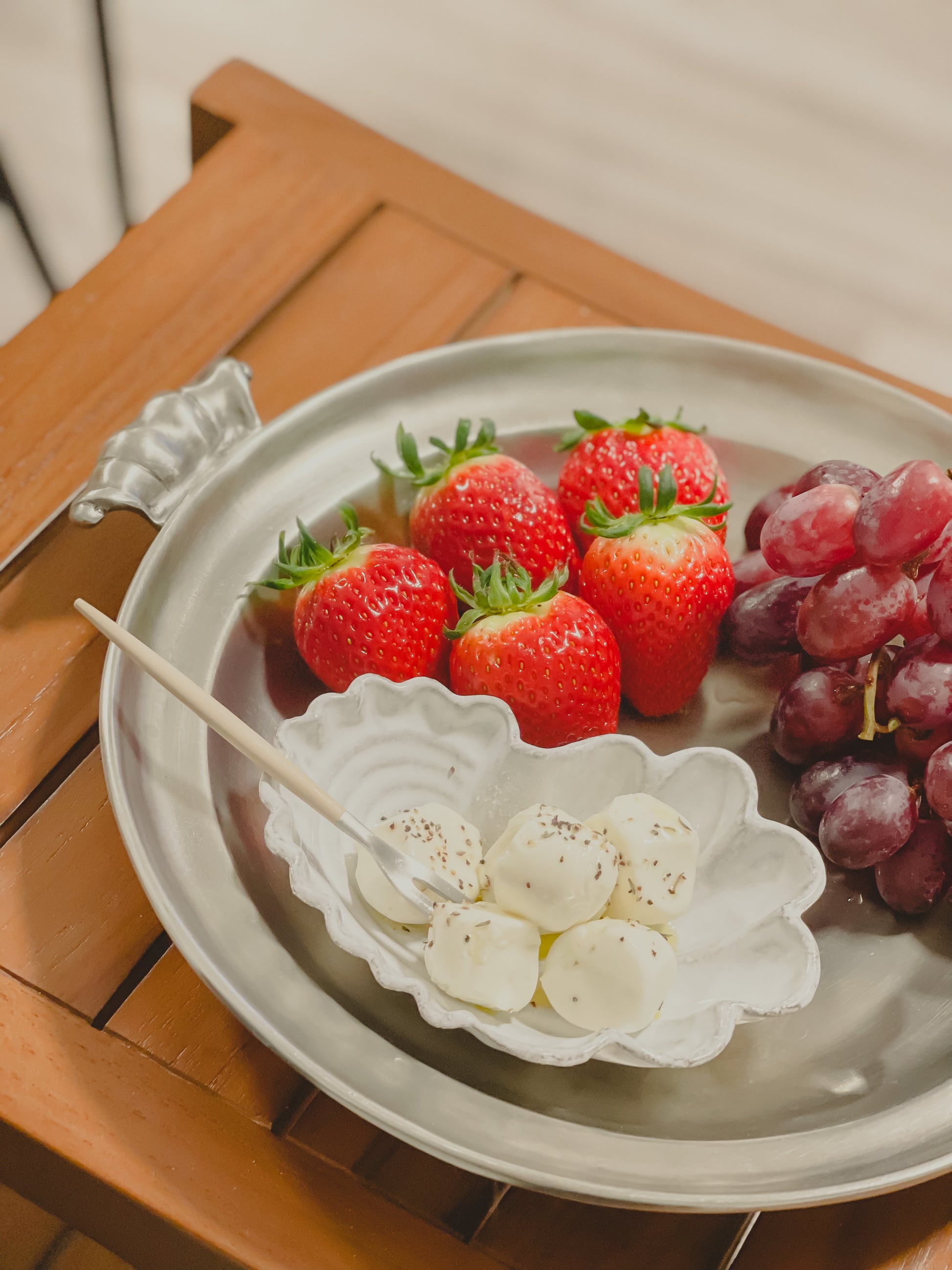 [Archive] Round Low Bowl w/ Scroll Handles