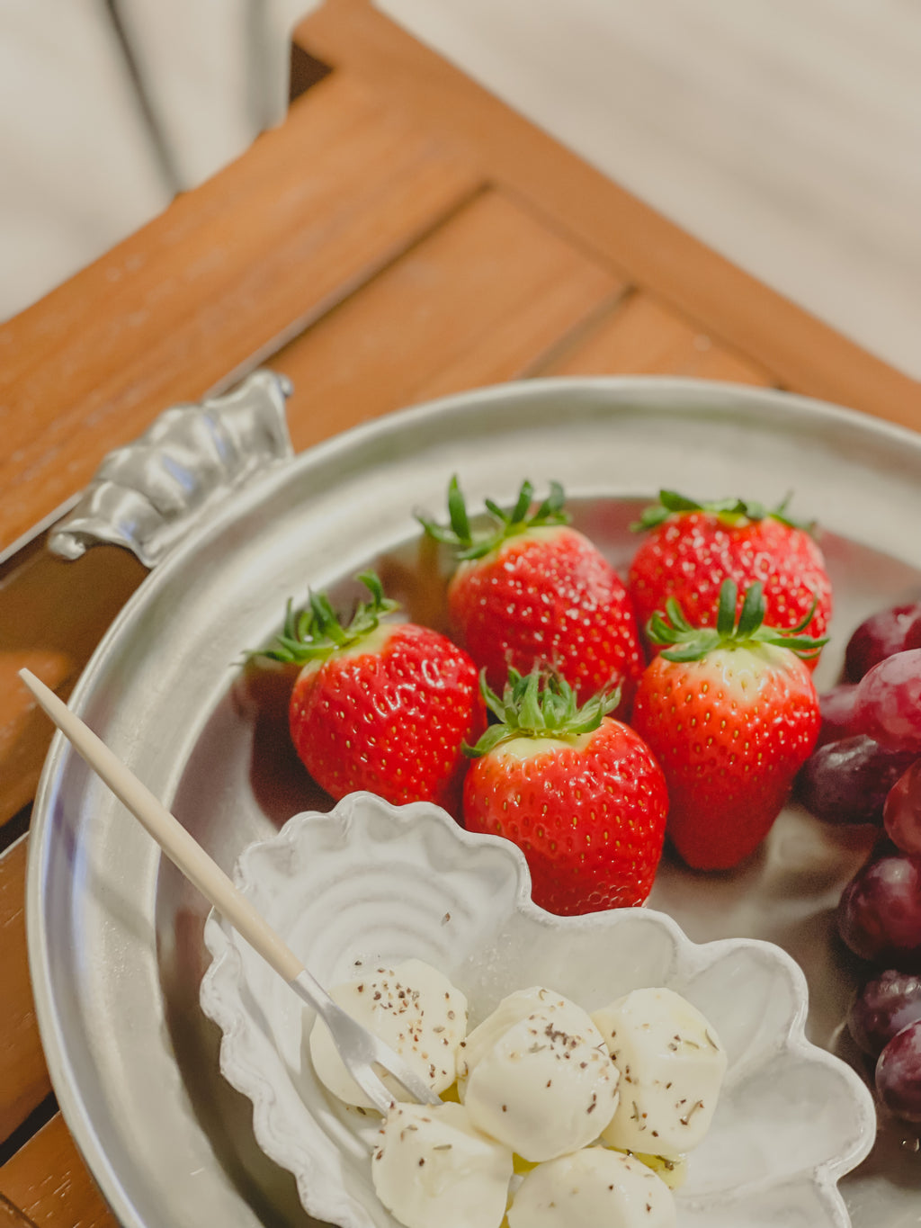 [Archive] Round Low Bowl w/ Scroll Handles