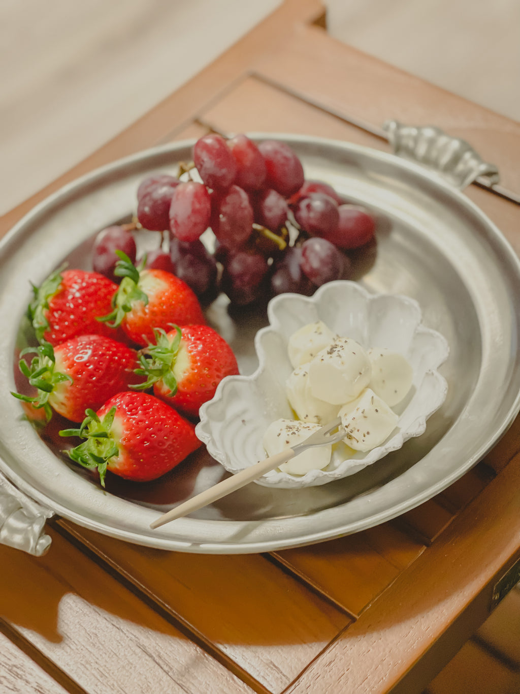 [Archive] Round Low Bowl w/ Scroll Handles