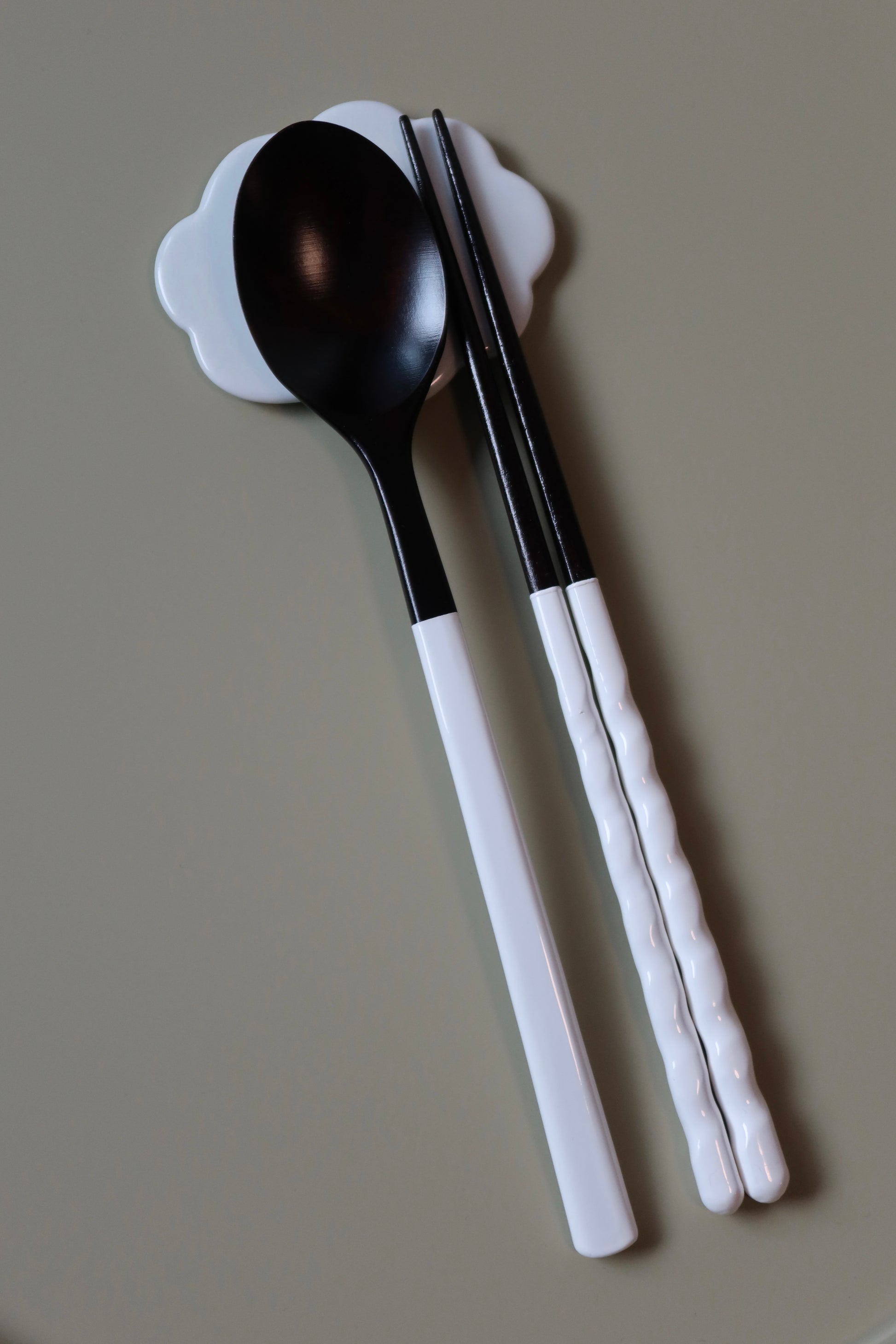 [Archive] Twisted Pastel Ottchil Spoon and Chopsticks Set - White