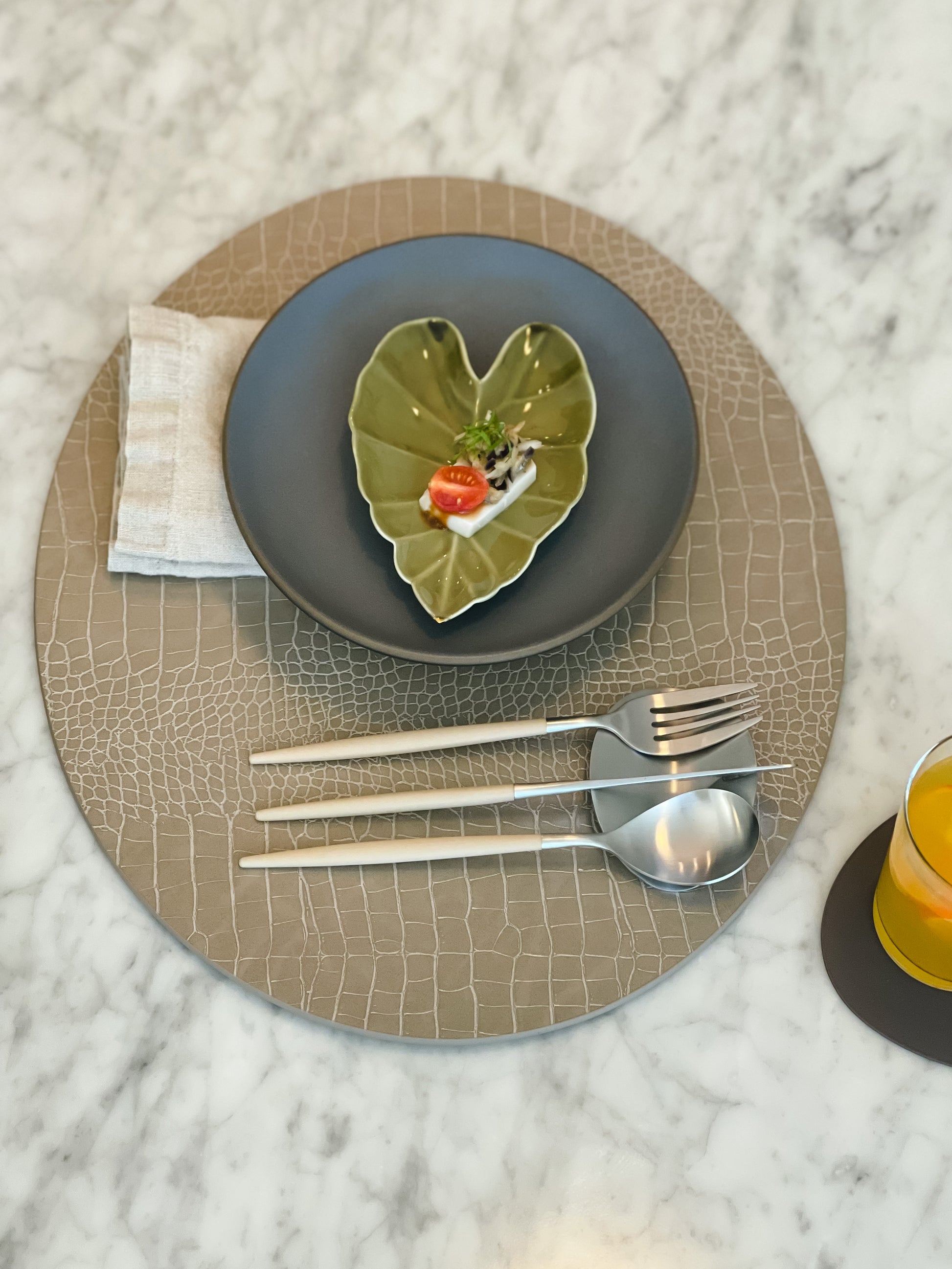 [Archive] Alocasia Leaf Plate