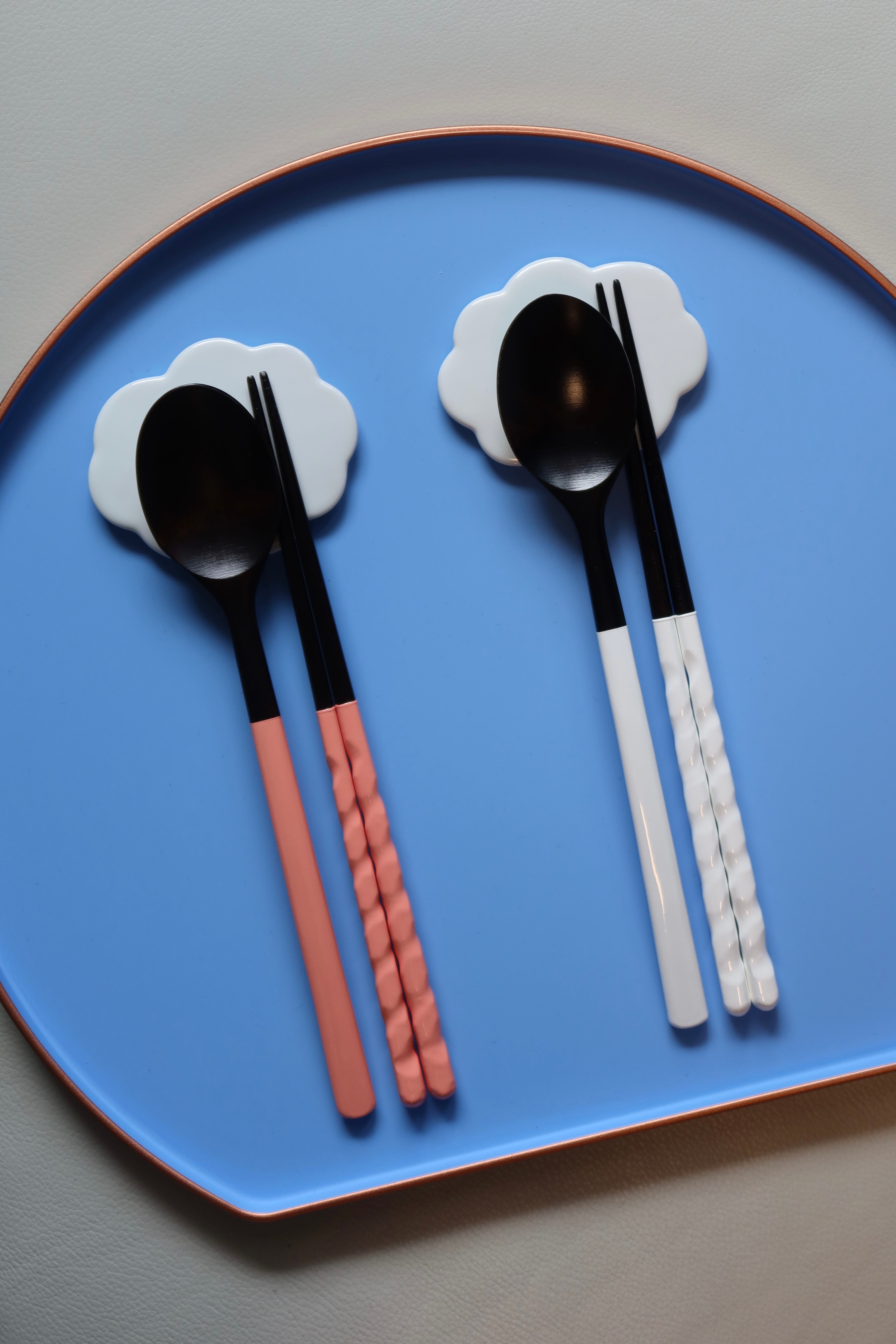 Cloud Cutlery Rest - White